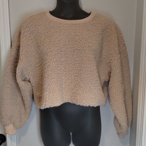 WILD FABLE Faux Shearling Cropped Sweat shirt - Picture 6 of 6